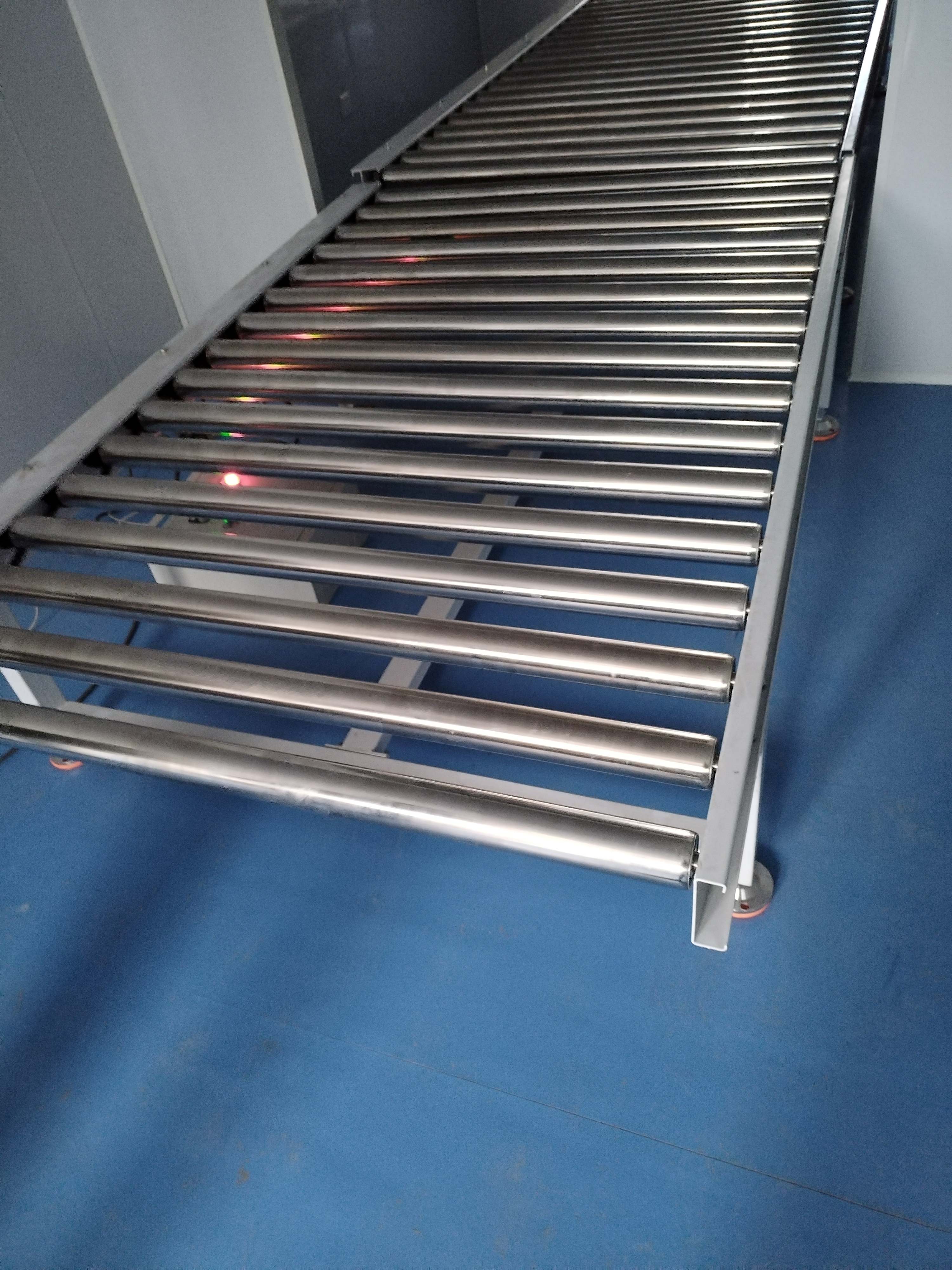 滾筒輸送機特點，青島樂途行工業設備有限公司